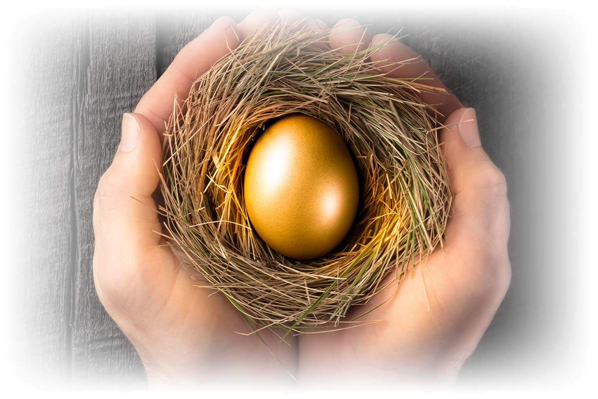 Hands-holding-golden-egg-in-nest_1200px Hands holding golden egg in nest