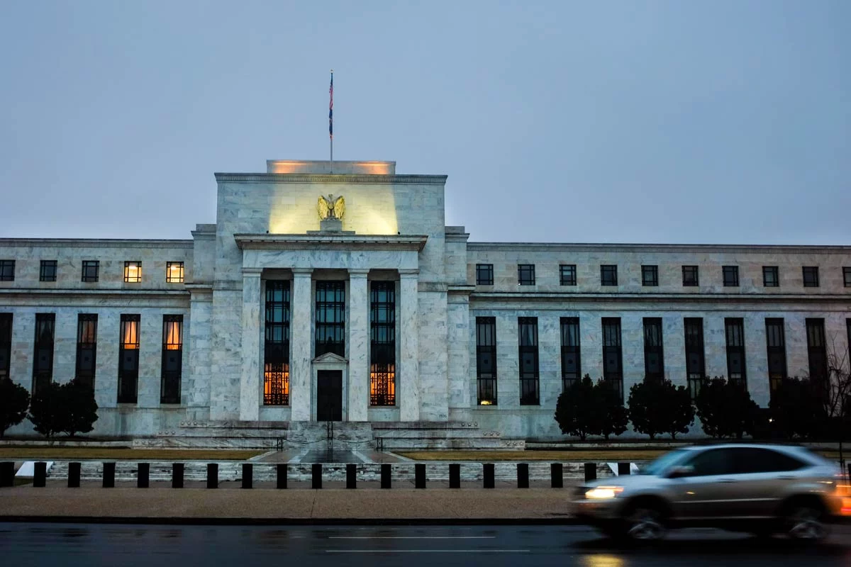 Federal-Reserve-at-night_1200px